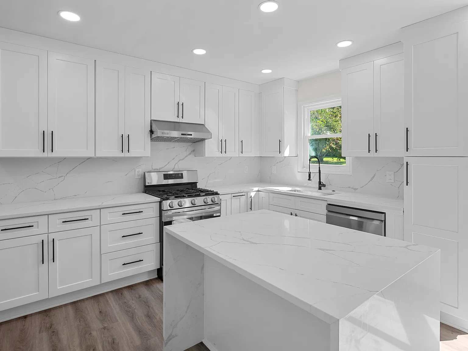 4 bed, 2210 sqft, $3,000 — Photo 2