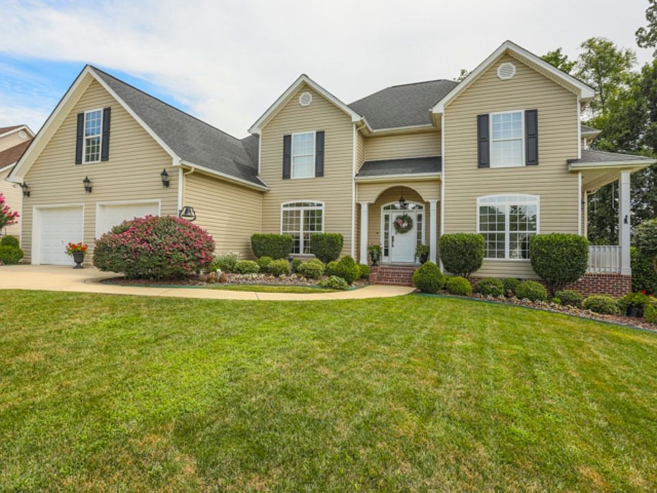 1st image of 288 Blue Heron Dr