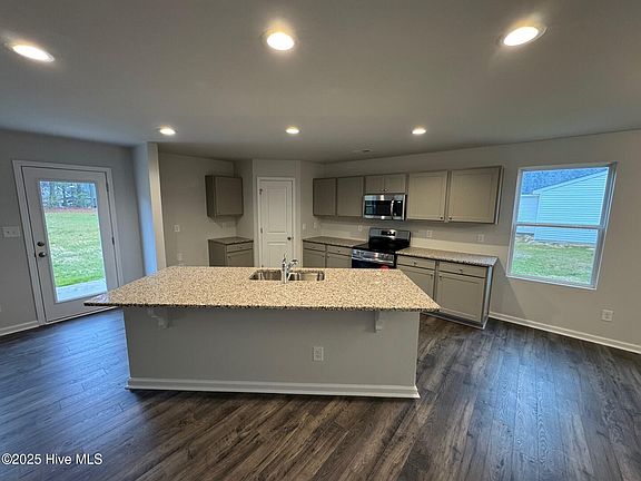 4th image of 707 Walters Run Drive