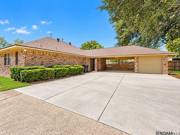 3rd image of 4014 Hillmont Dr