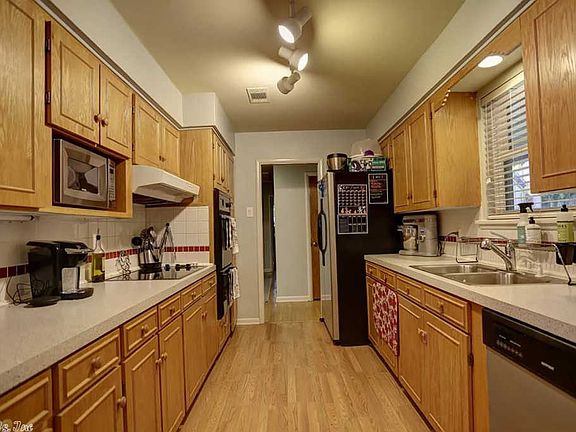 3rd image of 124 Glen Dr