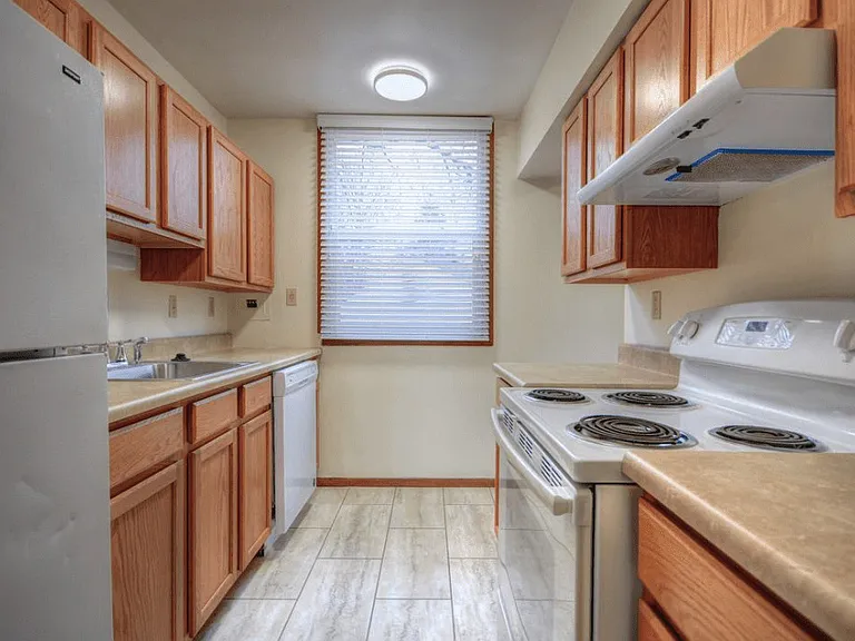508 S Mattis Ave — Photo 1