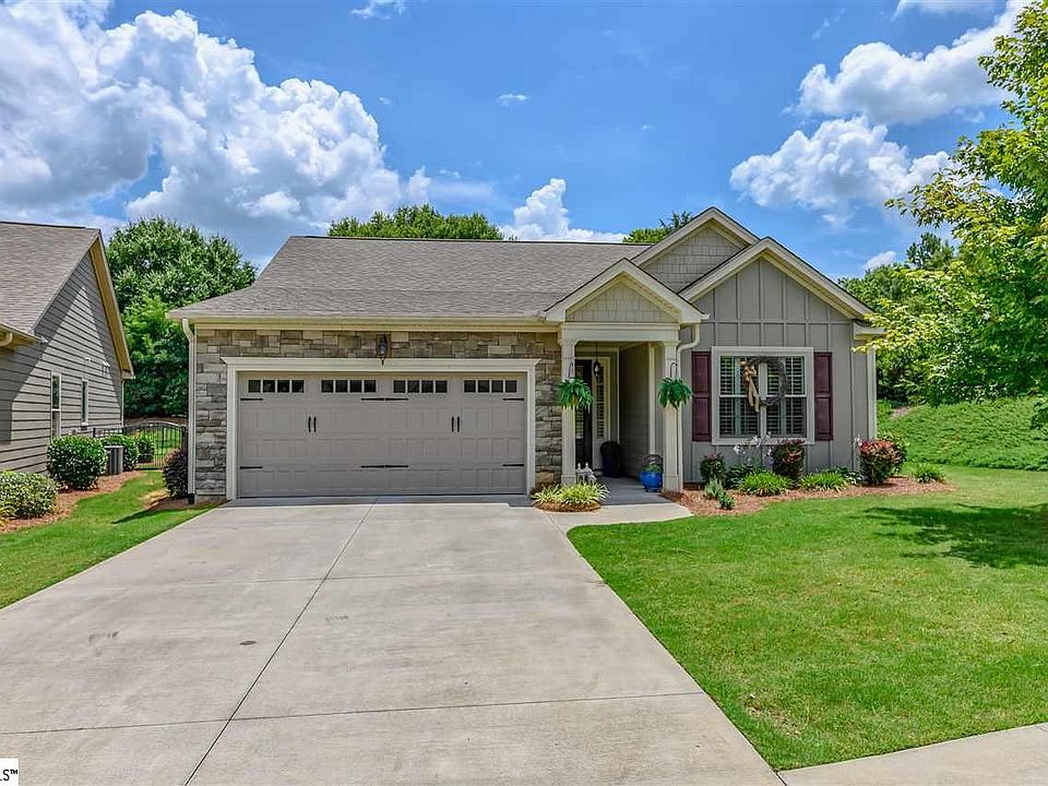 1st image of 2 Belle Oaks Dr