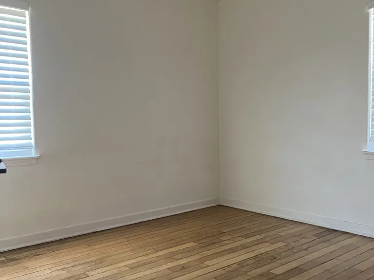 1302 Sampson St — Photo 4