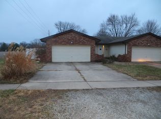 2238 E Hazel Dell Rd, Springfield, IL 62703