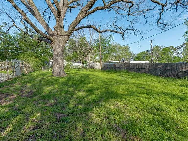 406 S Market Ave — Photo 11
