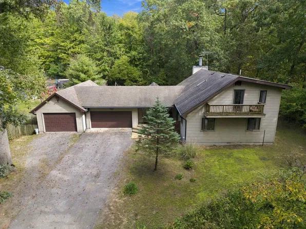 140 S Oxford Ave, Beverly Shores, IN 46301