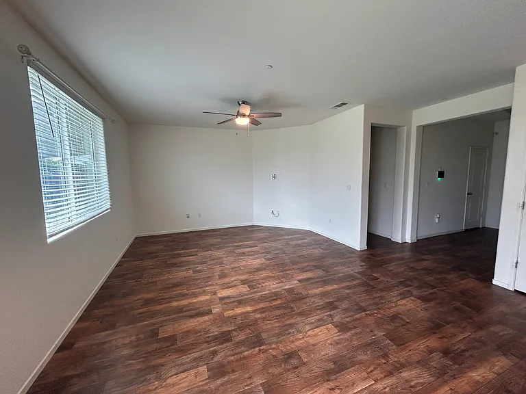 1296 Sparrow Dr — Photo 3