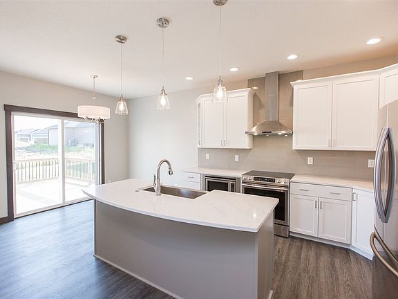 3rd image of 803 Pine Dr