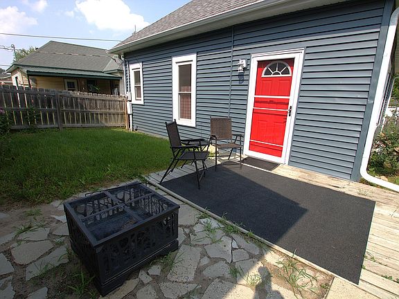 5th image of 425 8th St NE