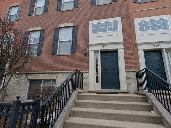 733 Station Blvd, Aurora, IL 60504