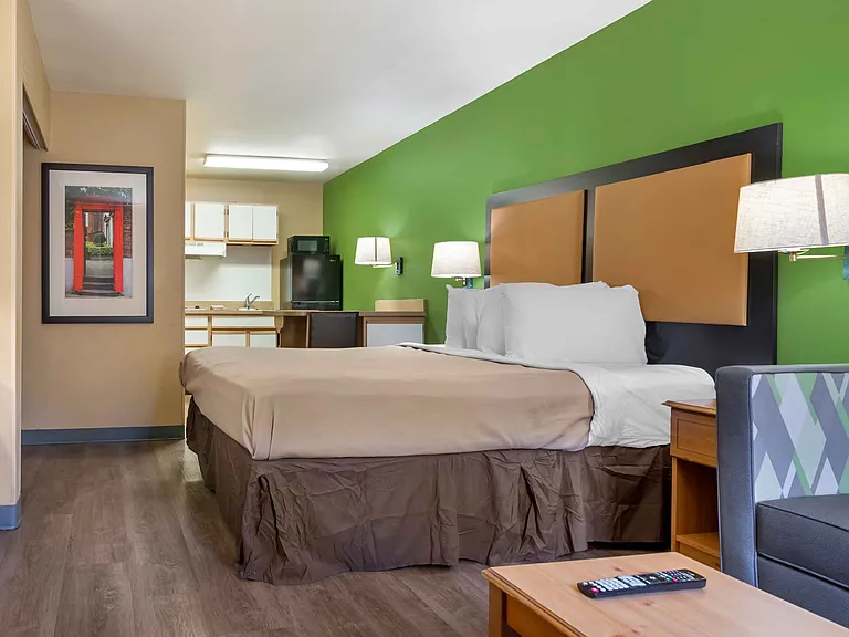 Deluxe Studio - 1 King Bed