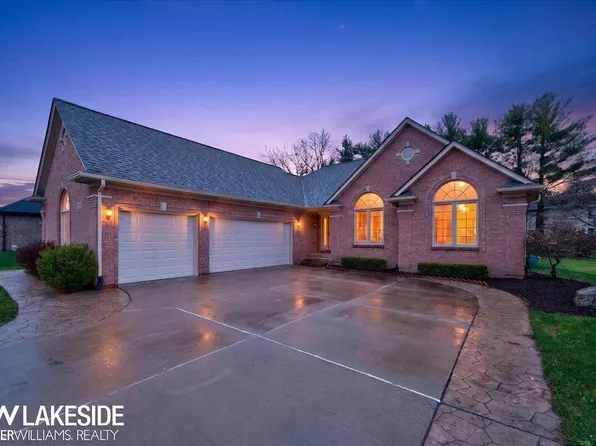 16152 Kingsway Dr, Macomb, MI 48044