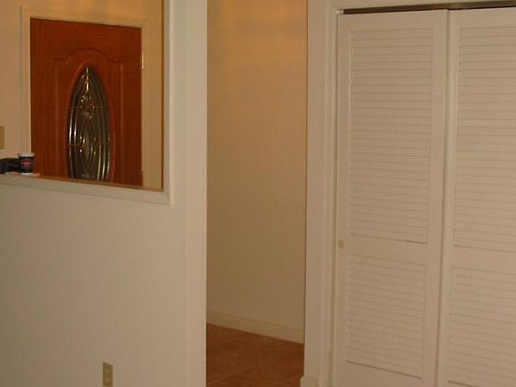 Entrance & Closet