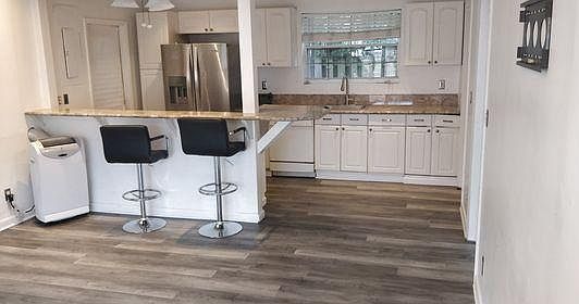 1st image of 720 SE 12th St #2
