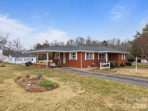 3rd image of 2050 Lake Rd