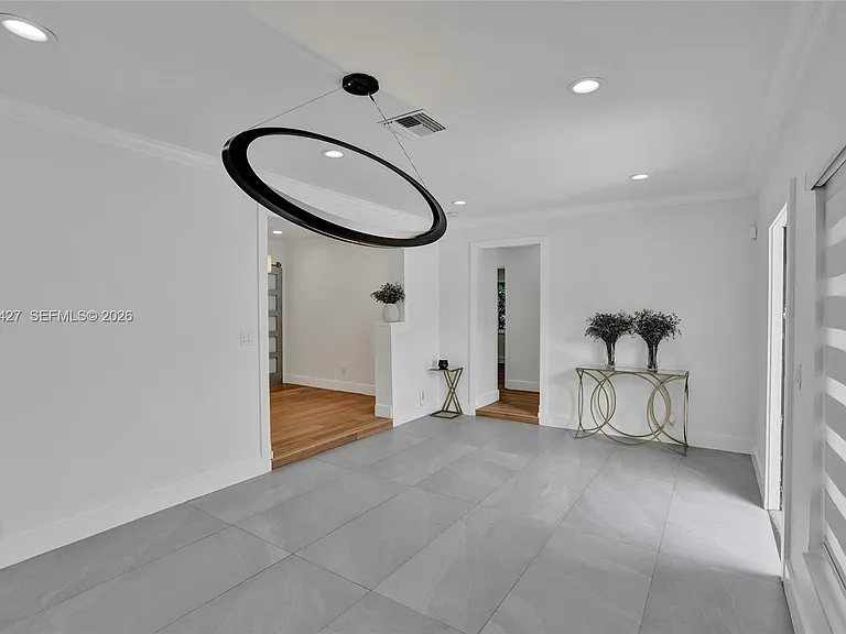 213 NE 43rd St — Photo 6