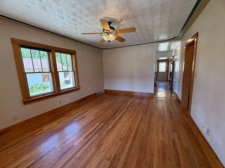 1447 W 3rd Ave — Photo 6