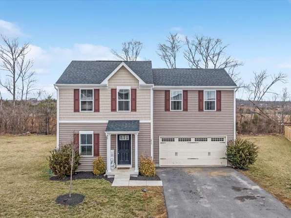 68 Bedstraw Pl, Bunker Hill, WV 25413