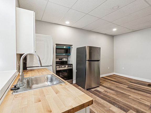 4th image of 2553 E Somerset St #1R