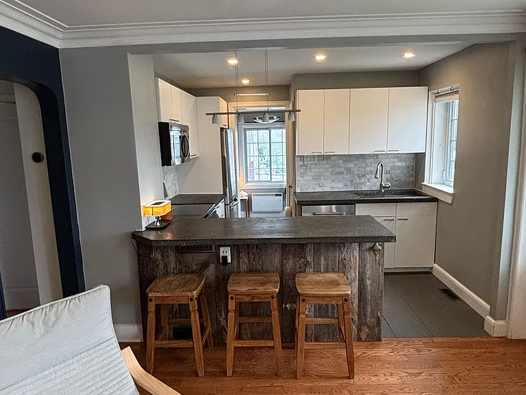 241 Bradley Ave — Photo 10
