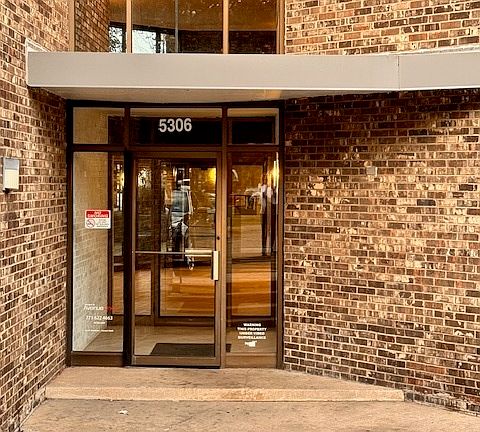 3rd image of 5306 N Cumberland Ave #204