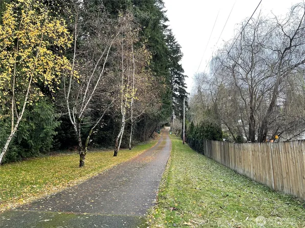 18335 NE 24th Street, Redmond, WA 98052