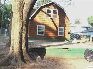 103 Diamond St, Lake Ronkonkoma, NY 11779