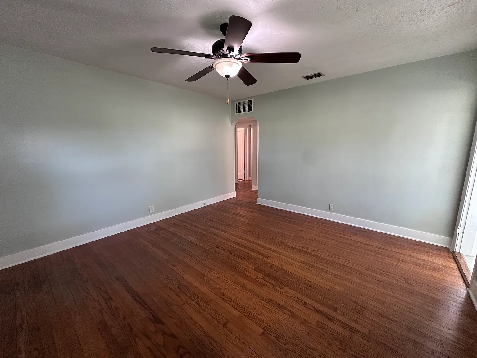 2 bed, 1040 sqft, $2,695 — Photo 4