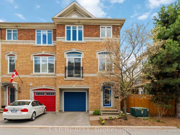 239 West Village Point, Ottawa, ON K1Z 1E2