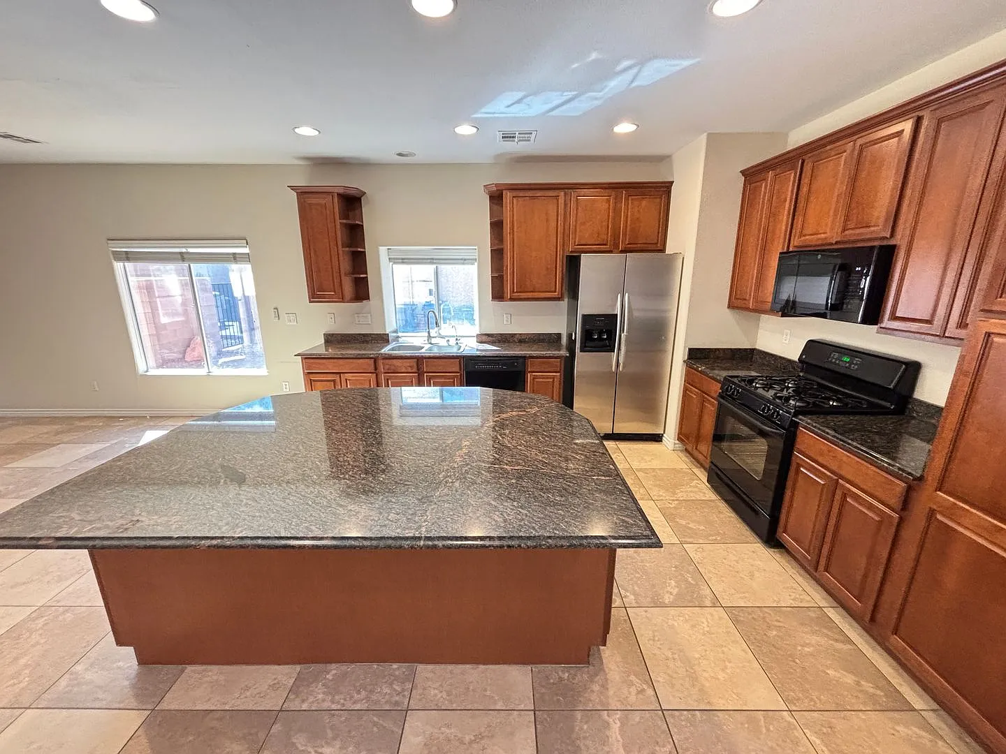 Gorgeous 3Bed/2Bath/2Car, 2-Story Home located in Caparola at Southern Highlands — Photo 4