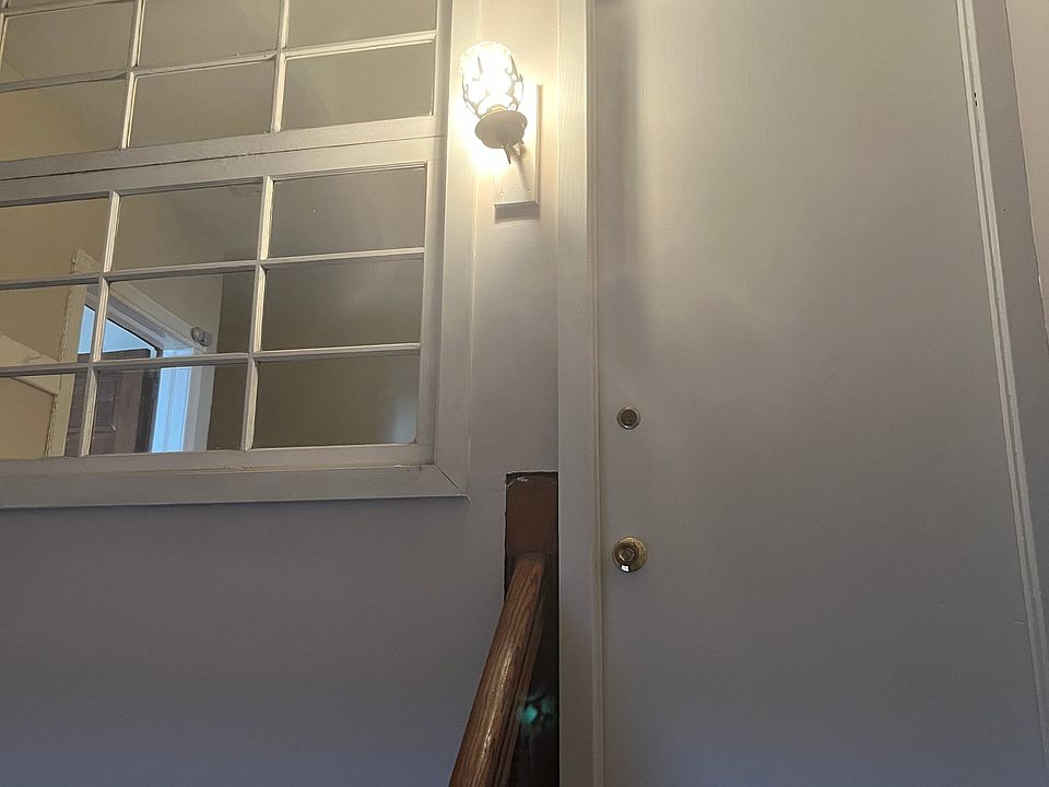 1st image of 4612 Chester Ave Floor 2