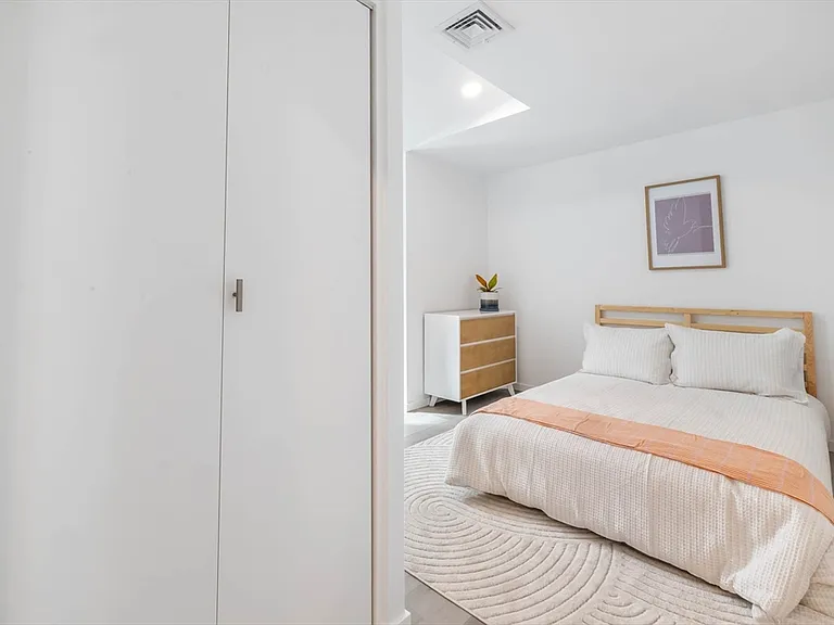 561 Beechwood St #SF — Photo 23