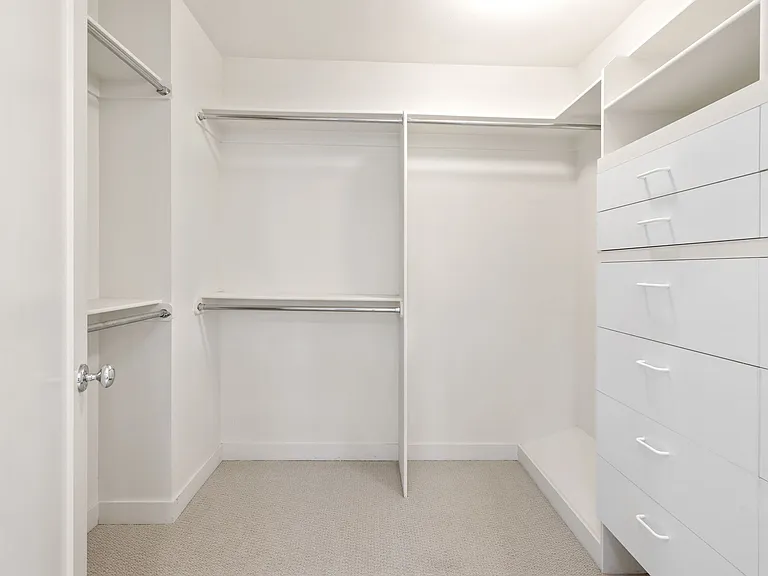 2710 Pine Ave — Photo 24
