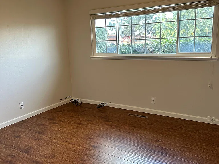 38175 Farwell Dr — Photo 7