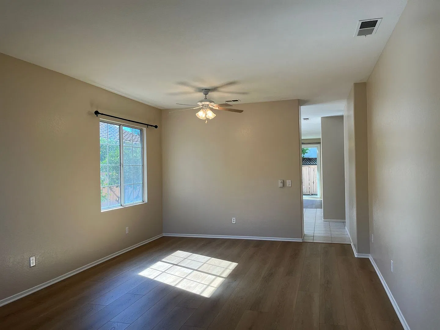 Single Story In Temeku Hills — Photo 2
