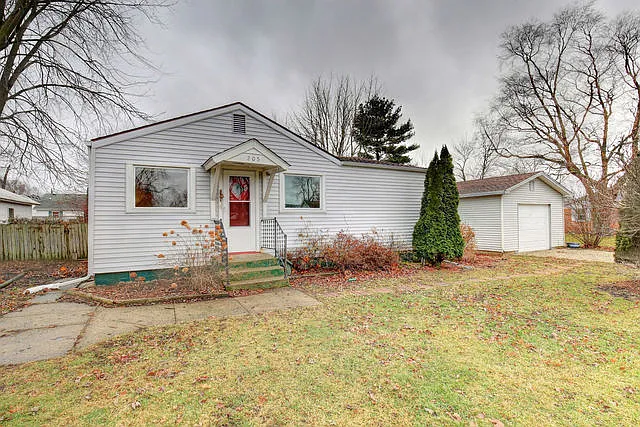 205 W Adams St photo 1