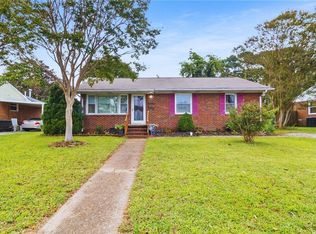 38 Saint Albans Dr, Hampton, VA 23669