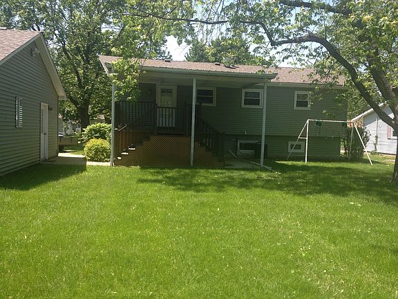 4th image of 1025 N Wood St