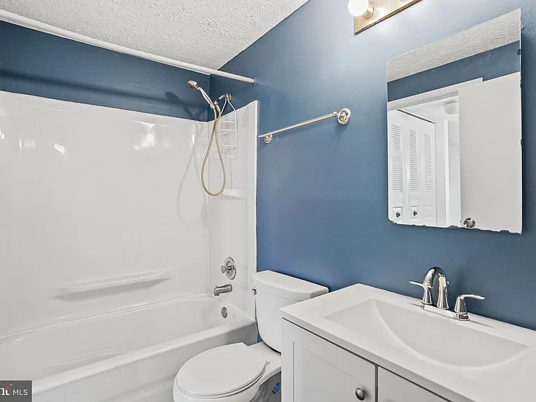 3525 Laurel View Ct — Photo 9
