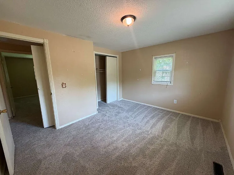 878 Evergreen St #11 — Photo 5