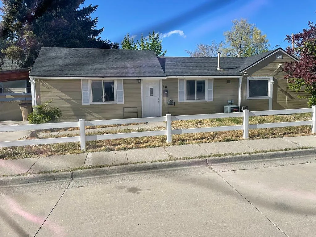 3 bed, 1200 sqft, $2,150 — Photo 2