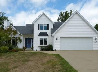 971 205th Pl, Pella, IA 50219