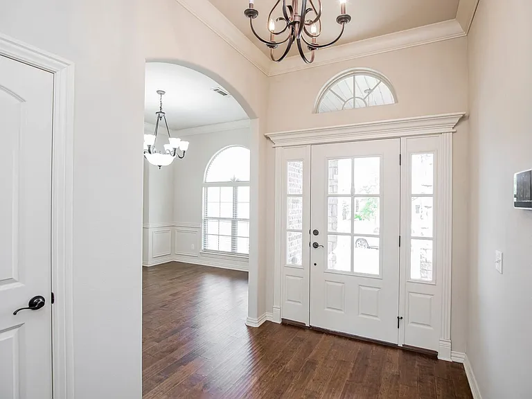 5319 Stockton Ave — Photo 2