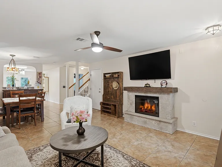 2909 Ashwood Rd — Photo 4