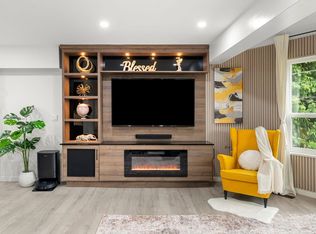 660 E 22nd St, North Vancouver, BC V7L 3C9