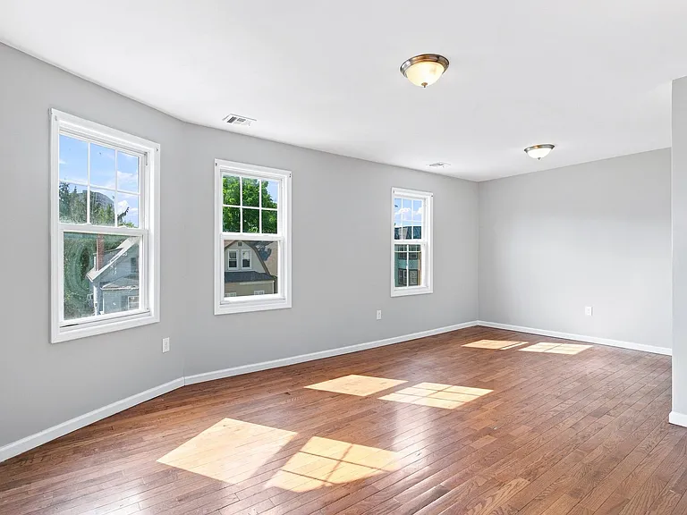 240 Halsted St — Photo 10