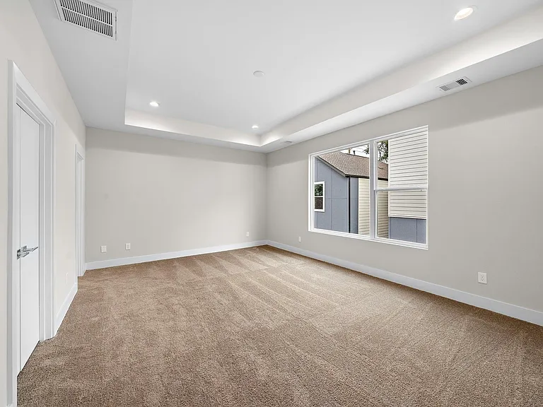 28 Bucan St #F — Photo 23