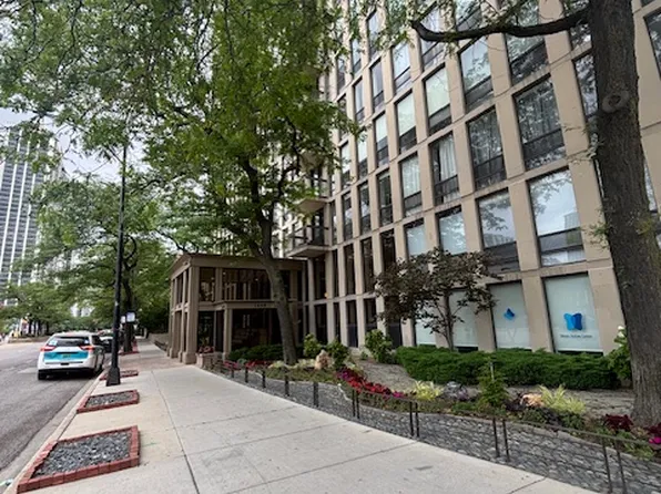 1660 N La Salle St #1105, Chicago, IL 60614