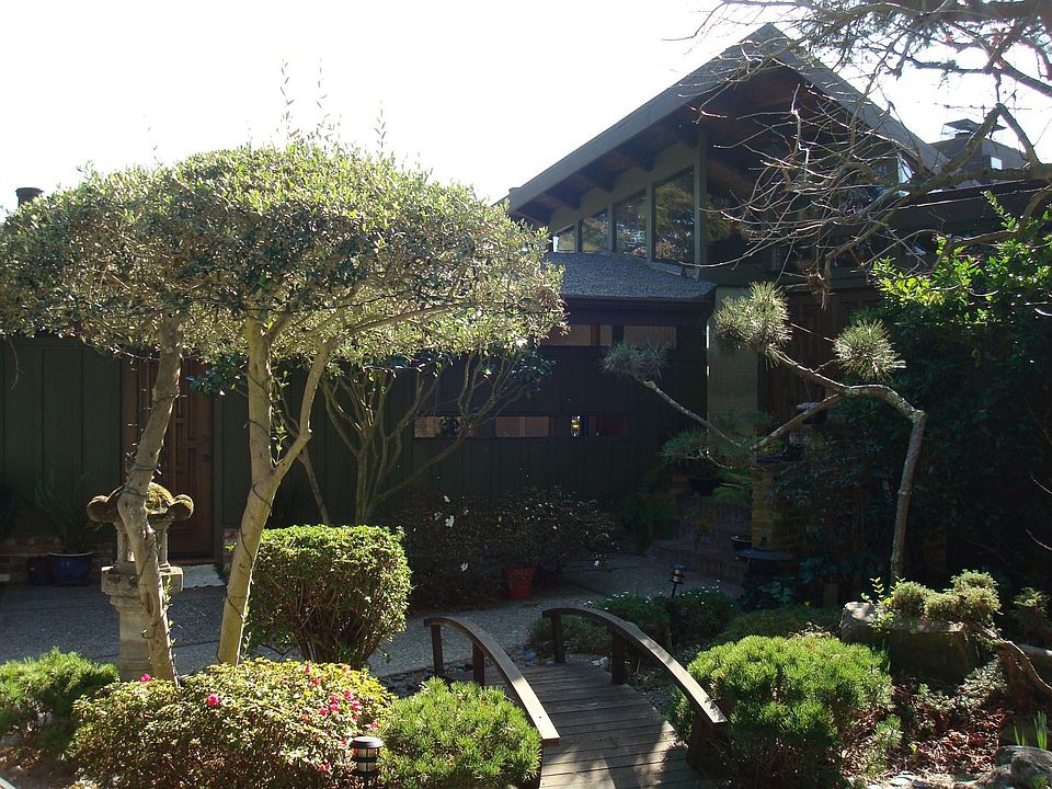 Entry garden